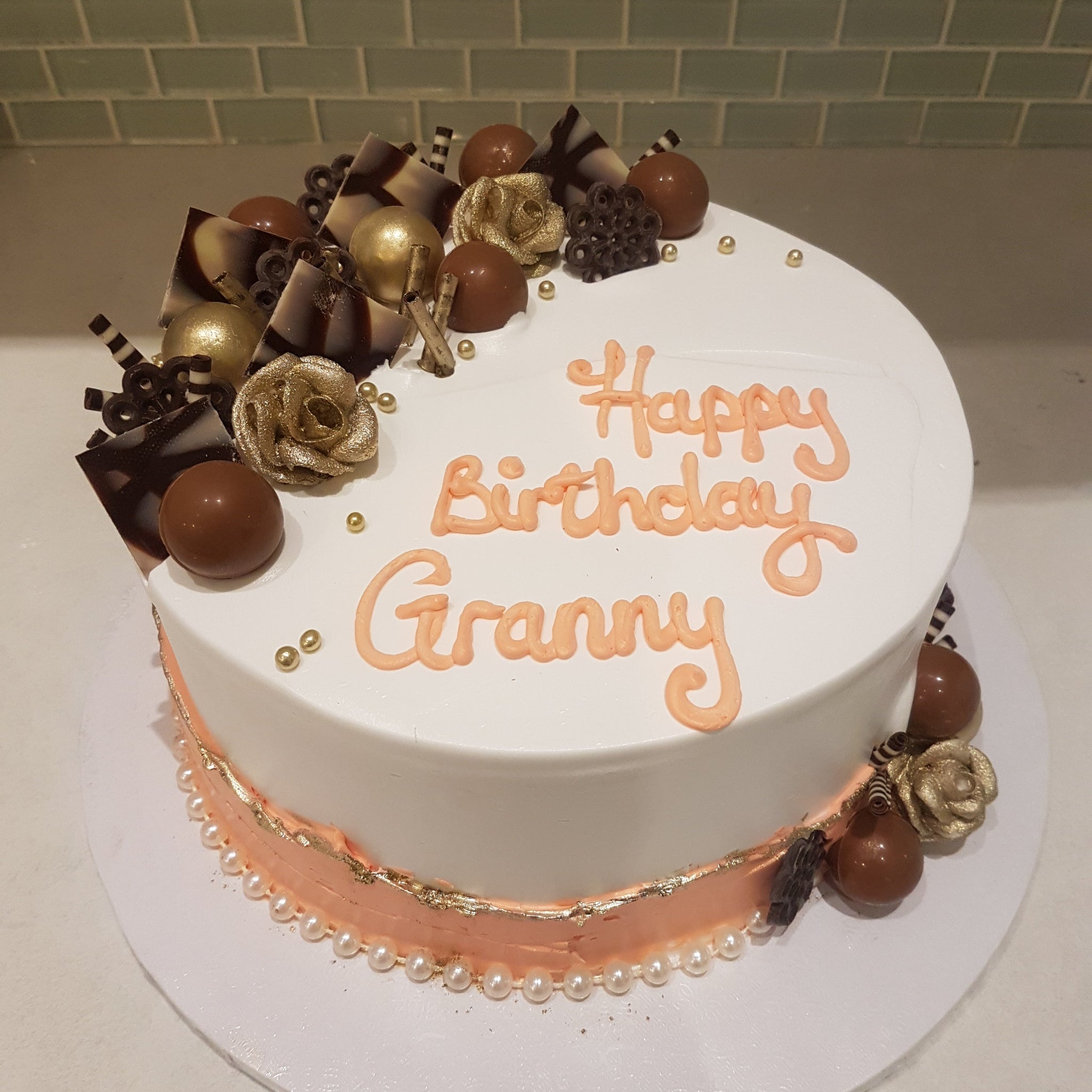 PEACH CHOCO FLOWER CAKE