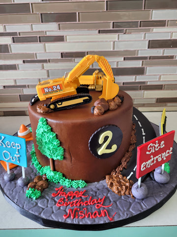 CONSTRUCTION FONDANT CAKE