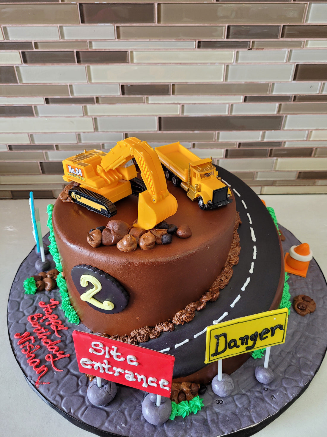 CONSTRUCTION FONDANT CAKE