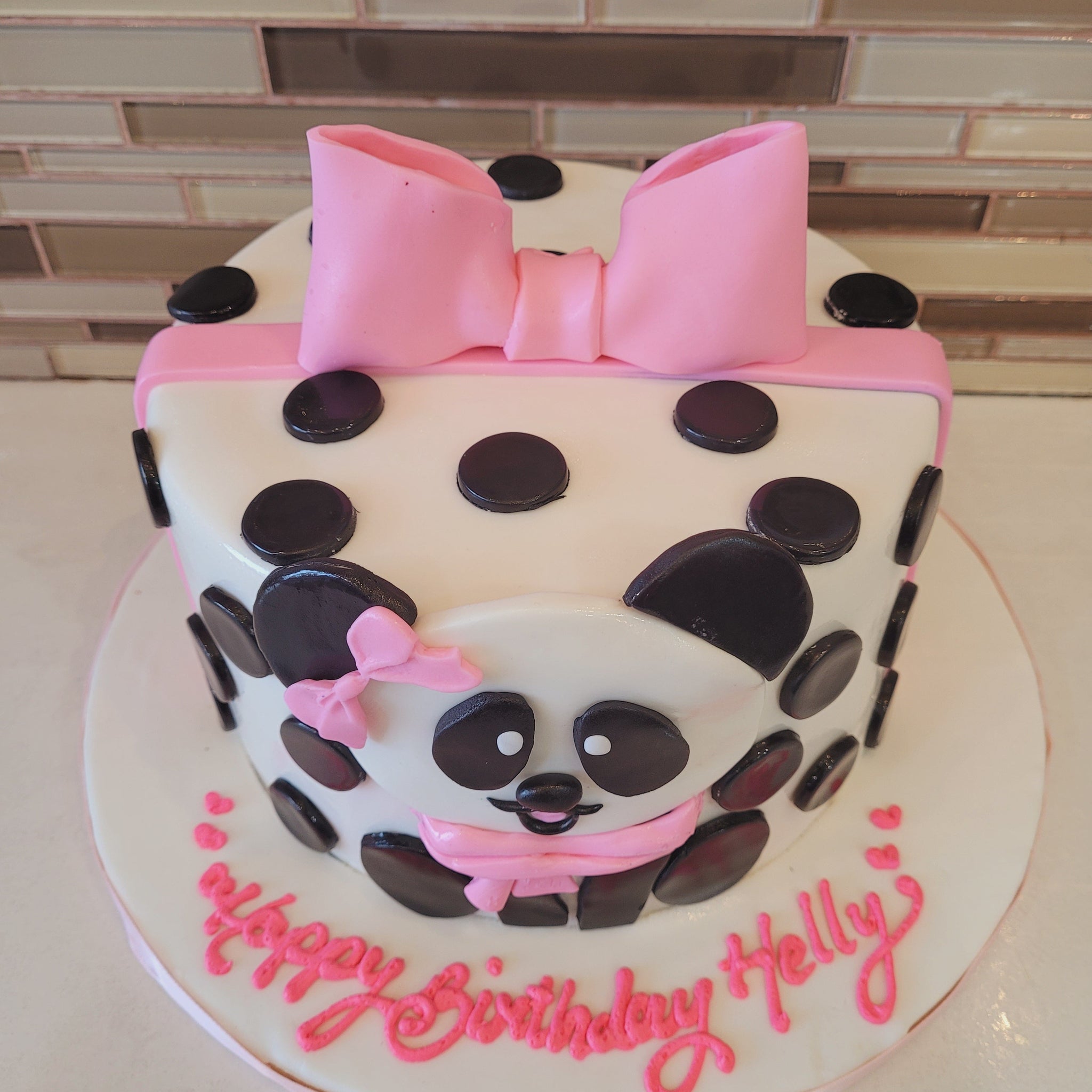 HELLY PANDA FONDANT CAKE