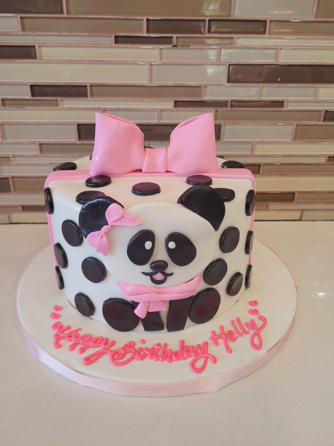 HELLY PANDA FONDANT CAKE