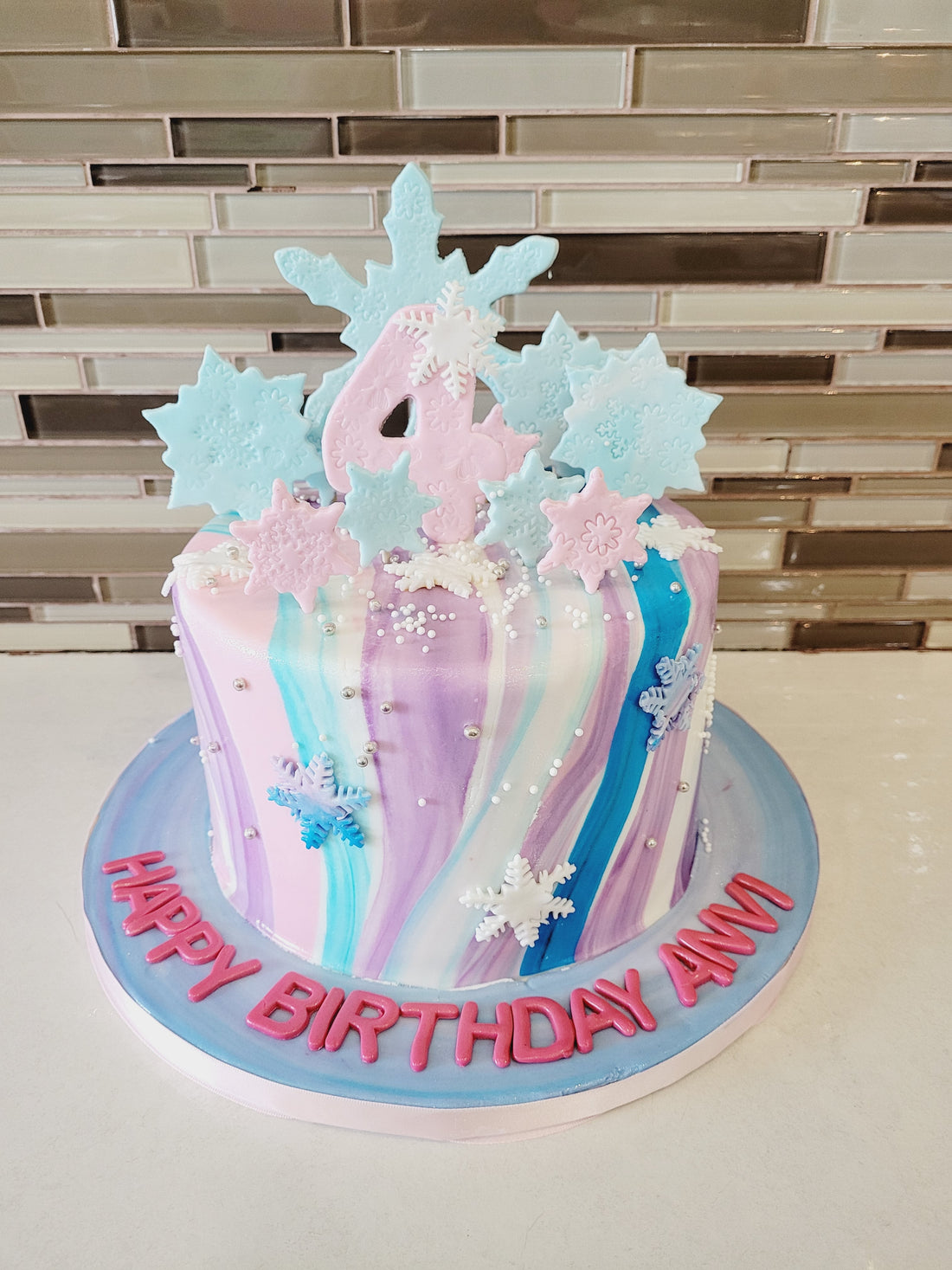 SNOWFLAKE WINTER WONDERLAND FONDANT CAKE