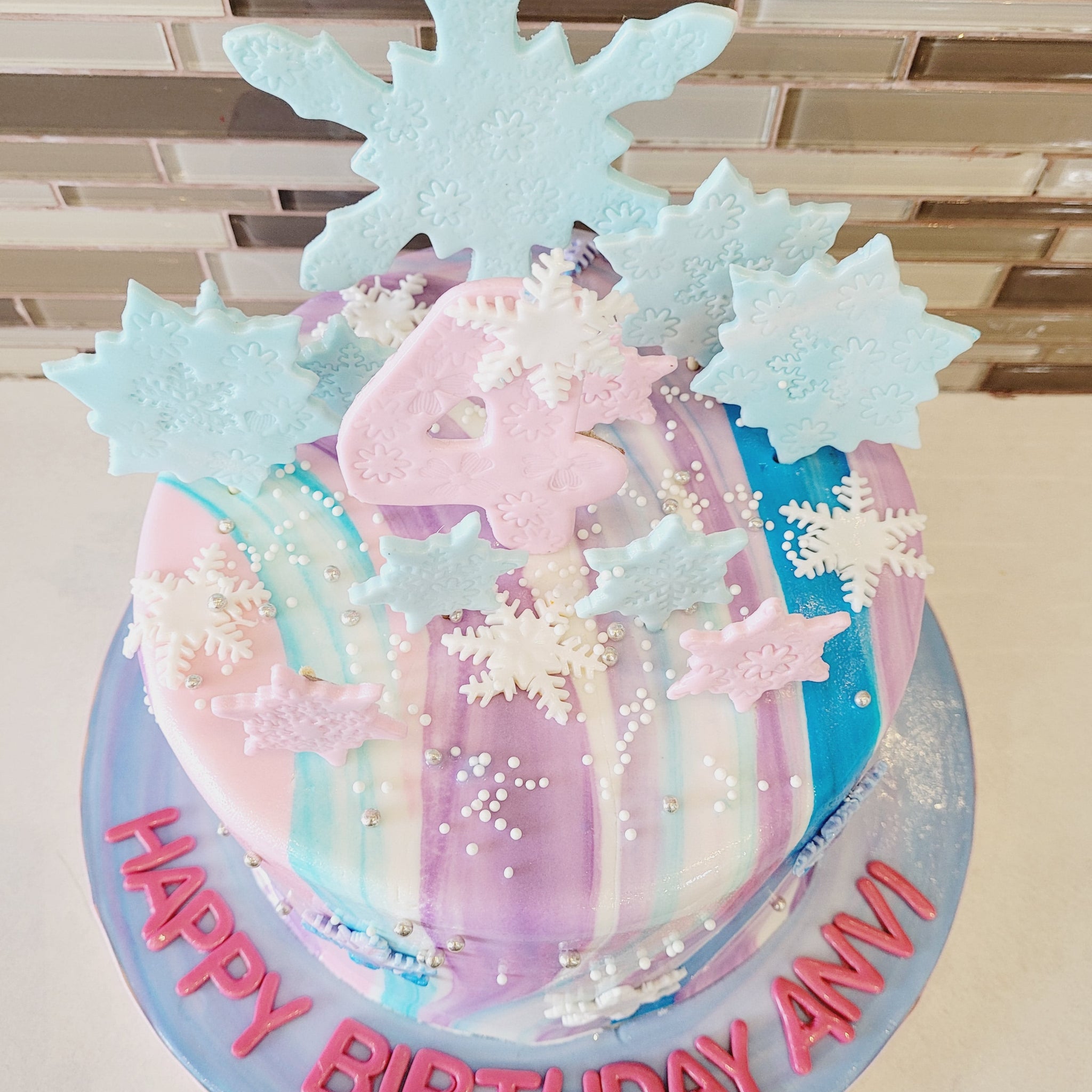 SNOWFLAKE WINTER WONDERLAND FONDANT CAKE