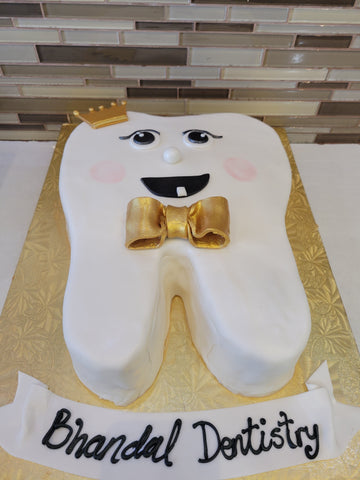 TOOTH MOLDED FONDANT CAKE