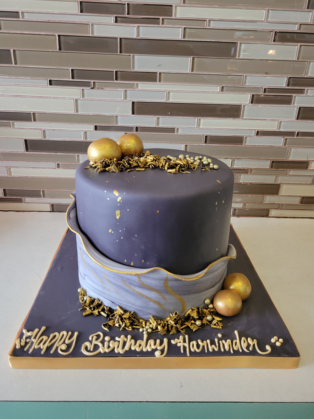 HARRY GOLD RUFFLE CAKE