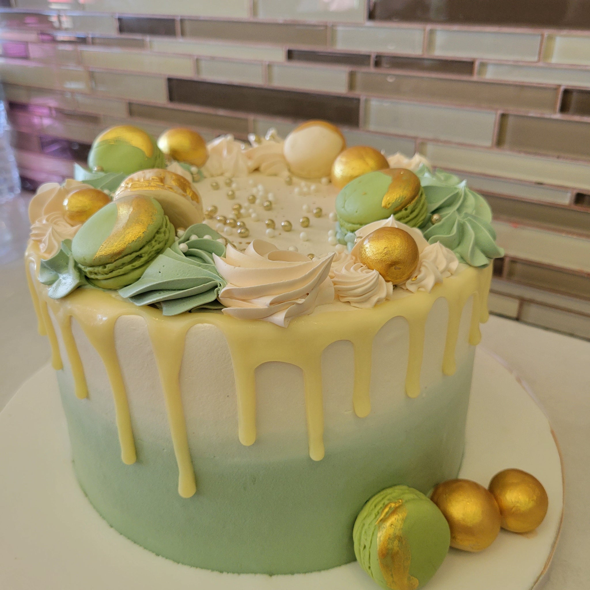 AKRITI CREAM BIRTHDAY CAKE