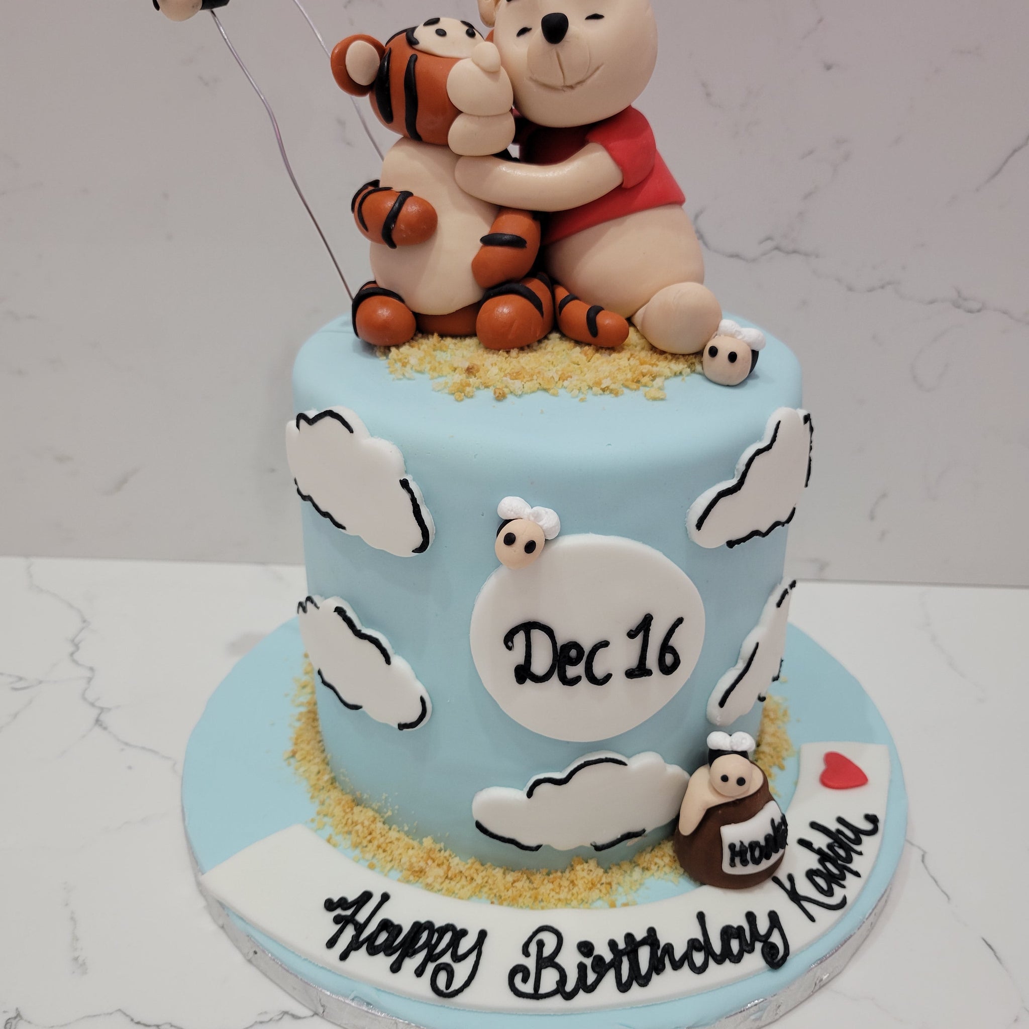 POOH & TIGER FONDANT CAKE