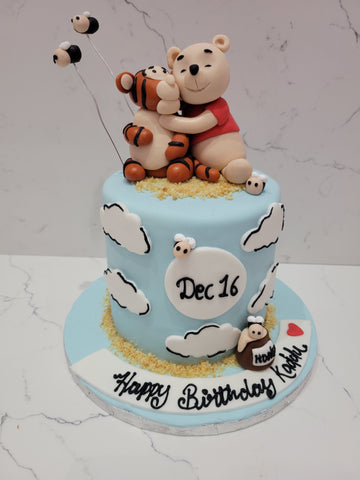 POOH & TIGER FONDANT CAKE