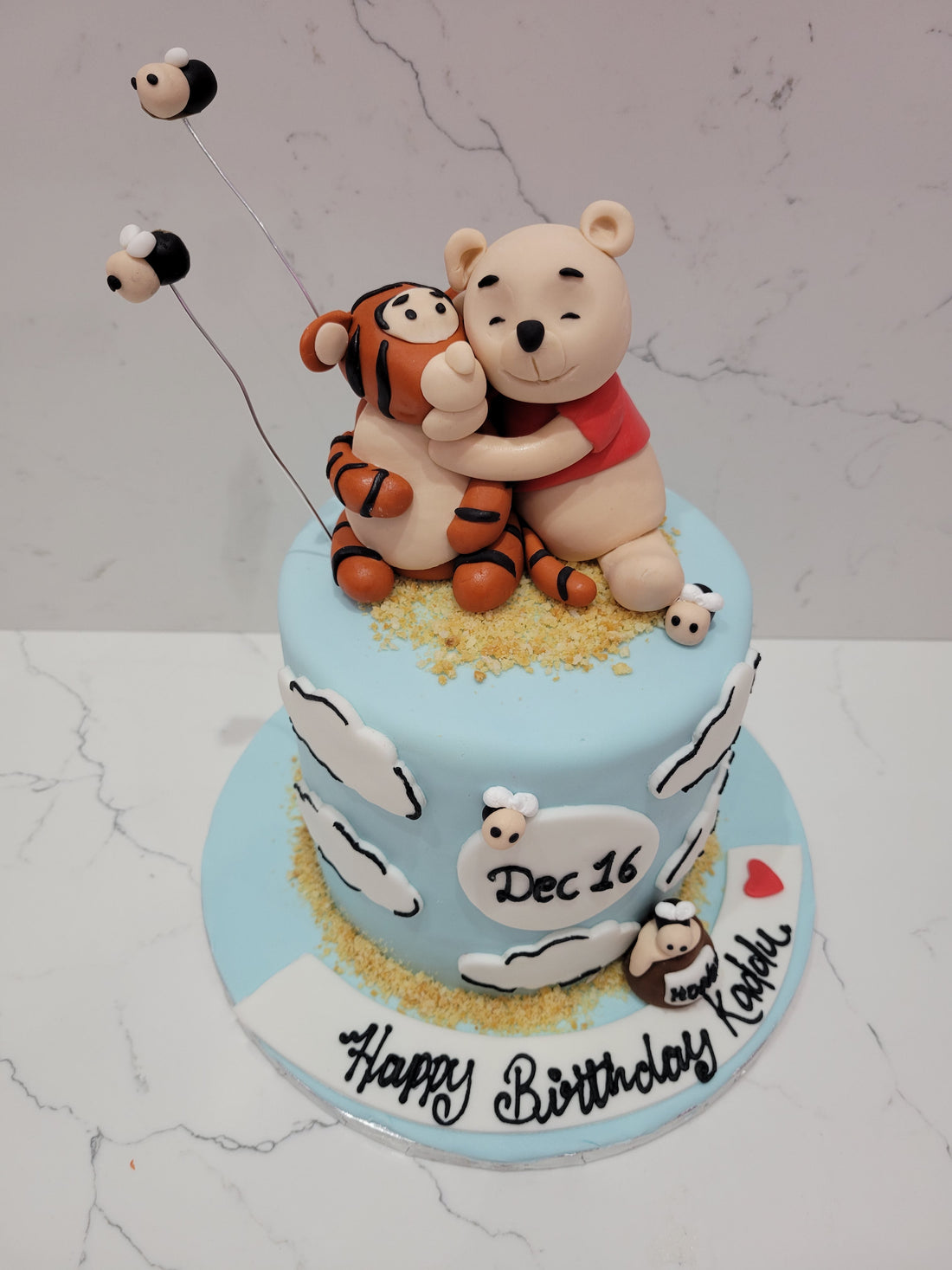 POOH & TIGER FONDANT CAKE