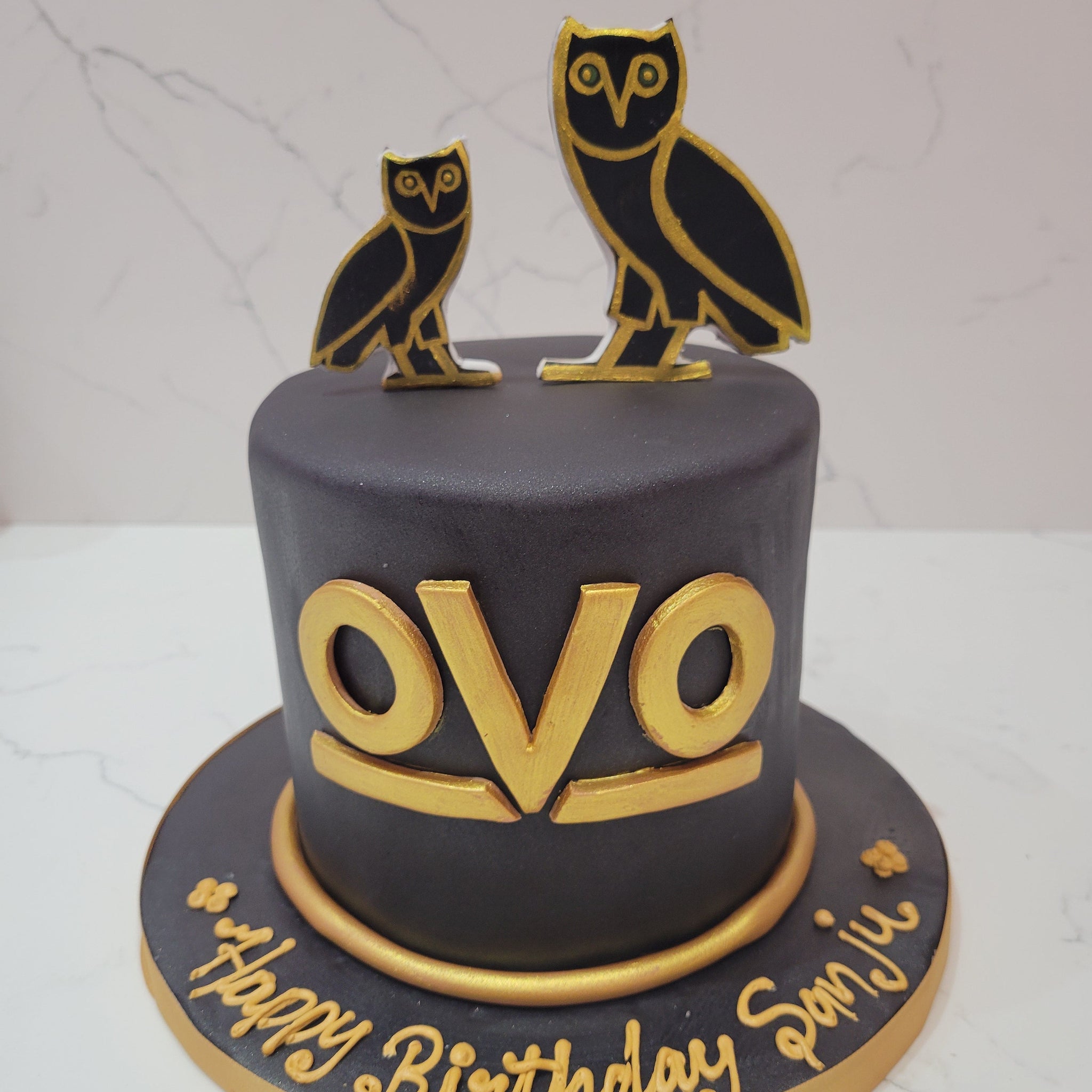 OVO FONDANT CAKE