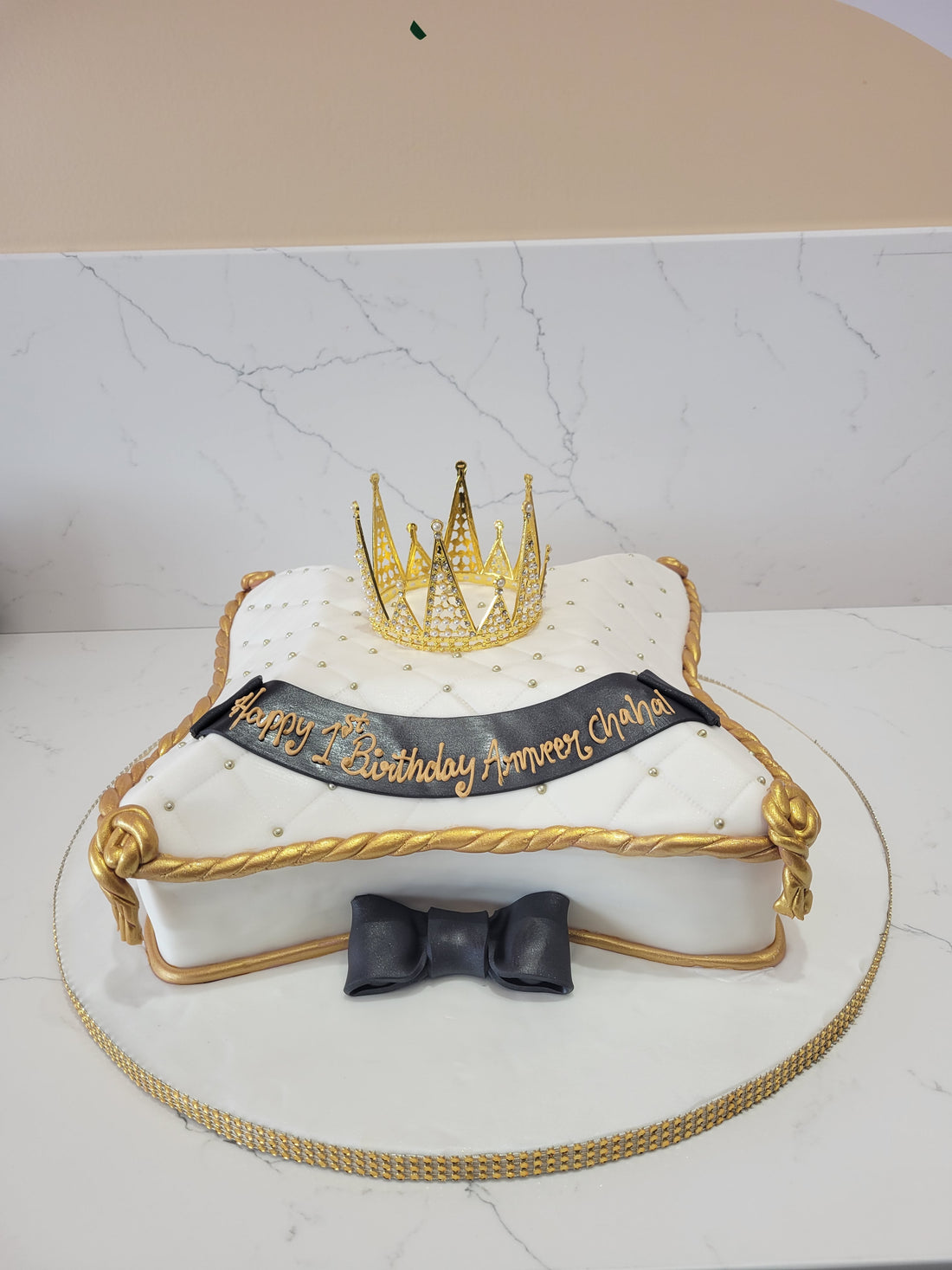 GOLDEN CROWN PILLOW FONDANT CAKE