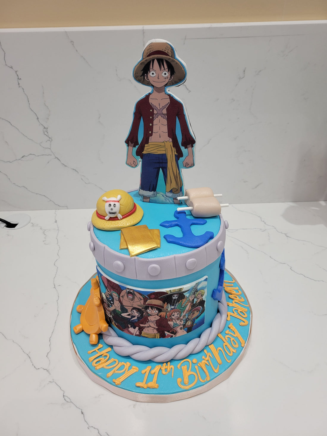 LUFFY ANIME FONDANT CAKE