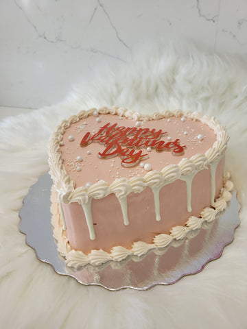 IVORY DRIZZLE HEART CAKE