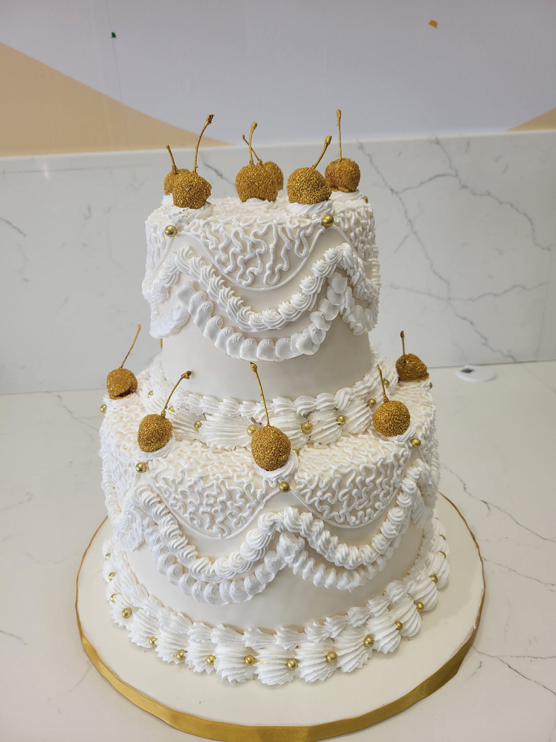 GOLDEN CHERRY VINTAGE CAKE