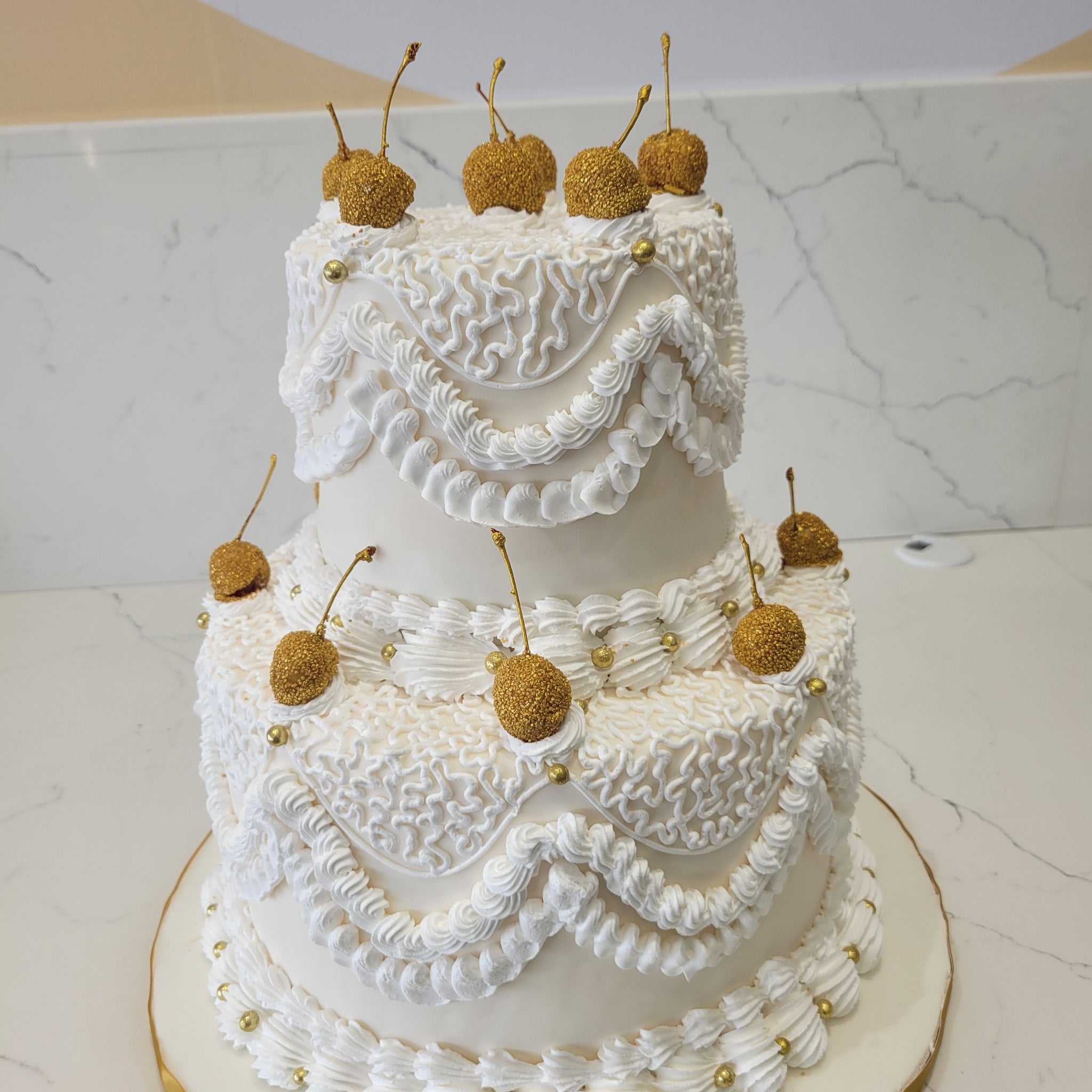 GOLDEN CHERRY VINTAGE CAKE