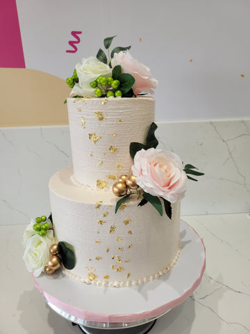 BERLIN IVORY WEDDING CAKE