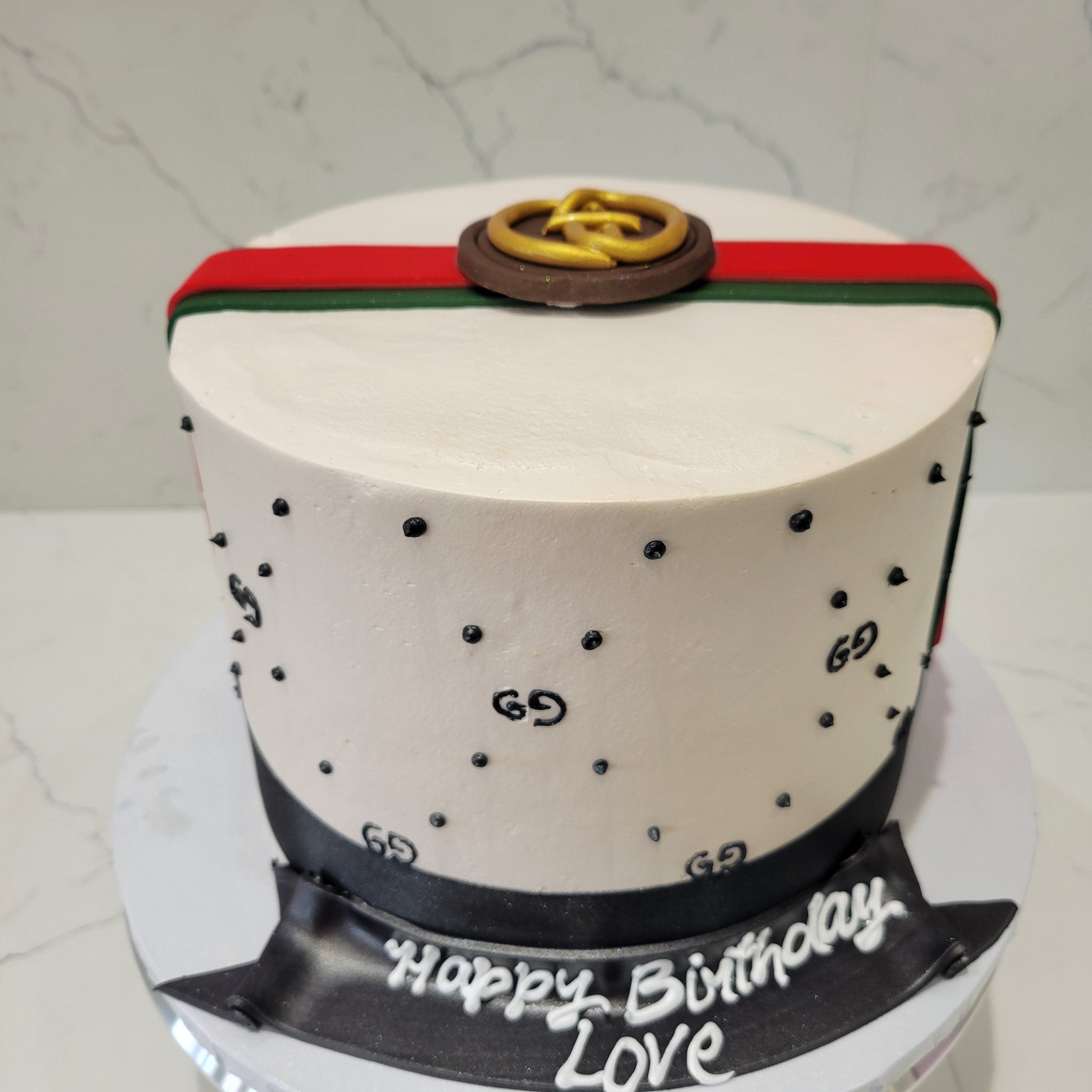 LOVE GUCCI CREAM CAKE