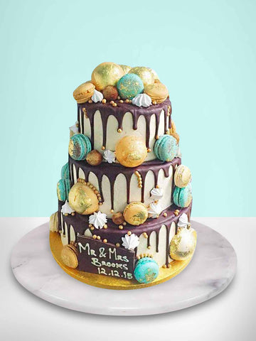 Golden Baubles Wedding Cake