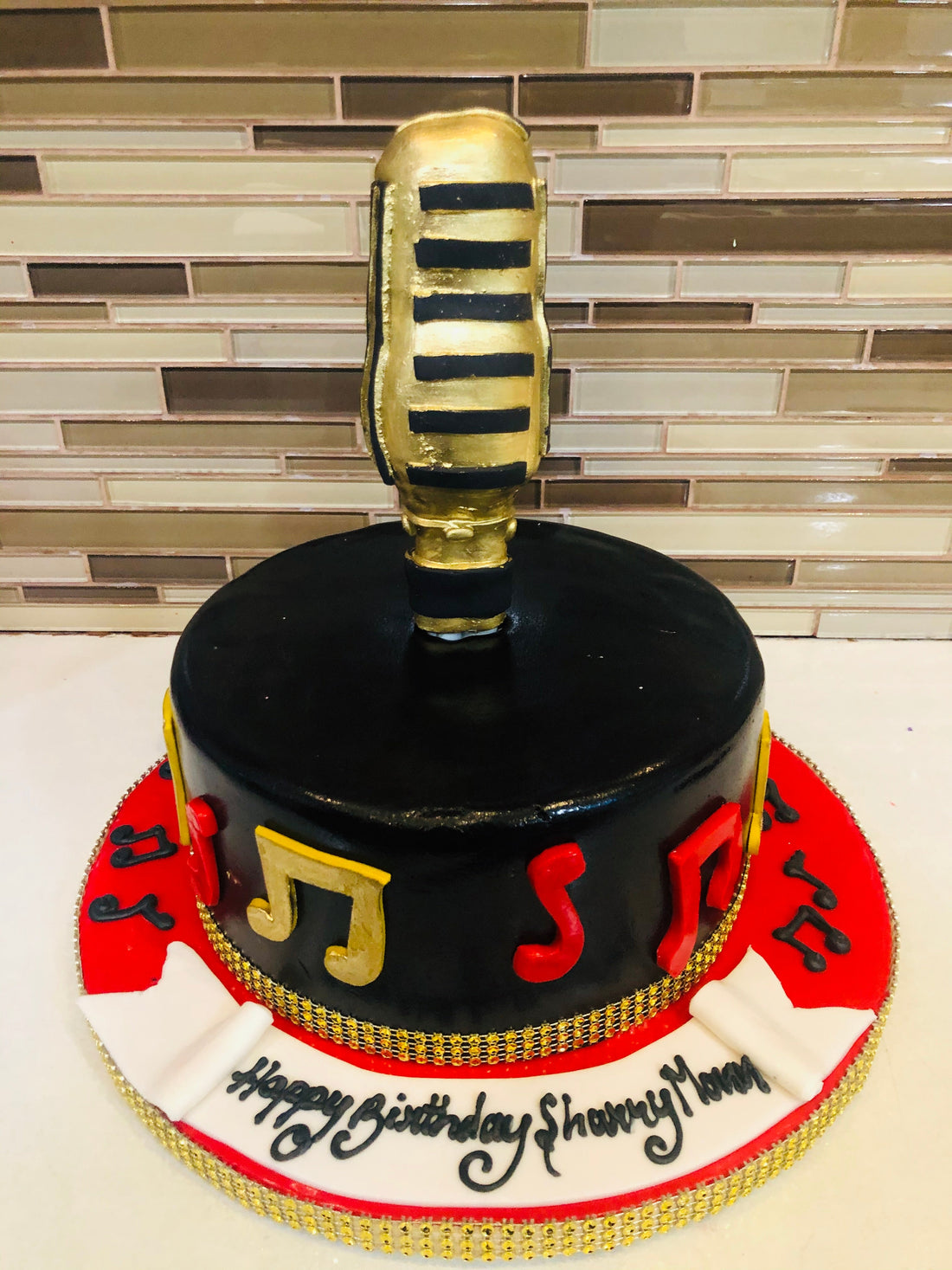 MIC MUSICAL FONDANT CAKE