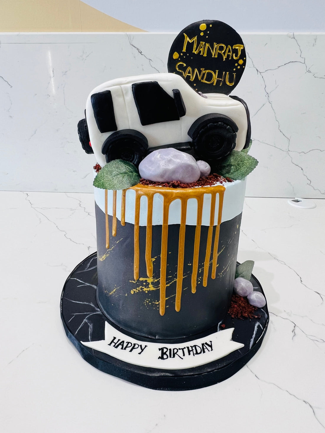 MANRAJ JEEP FONDANT CAKE