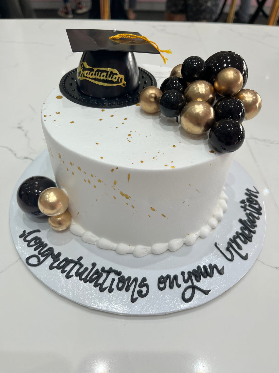 BLACK & GOLD GRADUATION CREAM CAKE