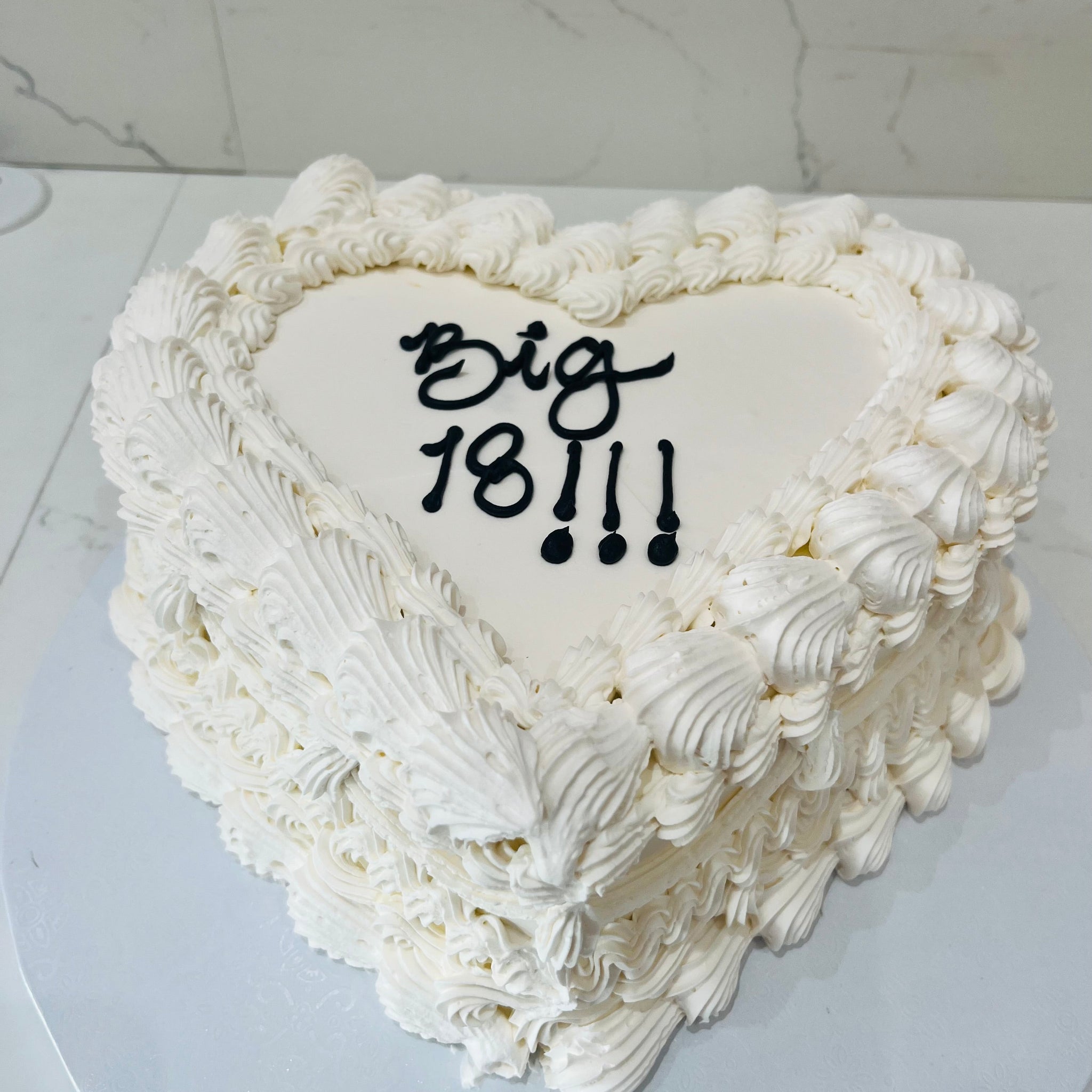IVORY VINTAGE HEART CAKE
