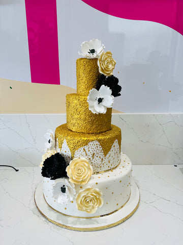 AMANDA GOLD FONDANT CAKE