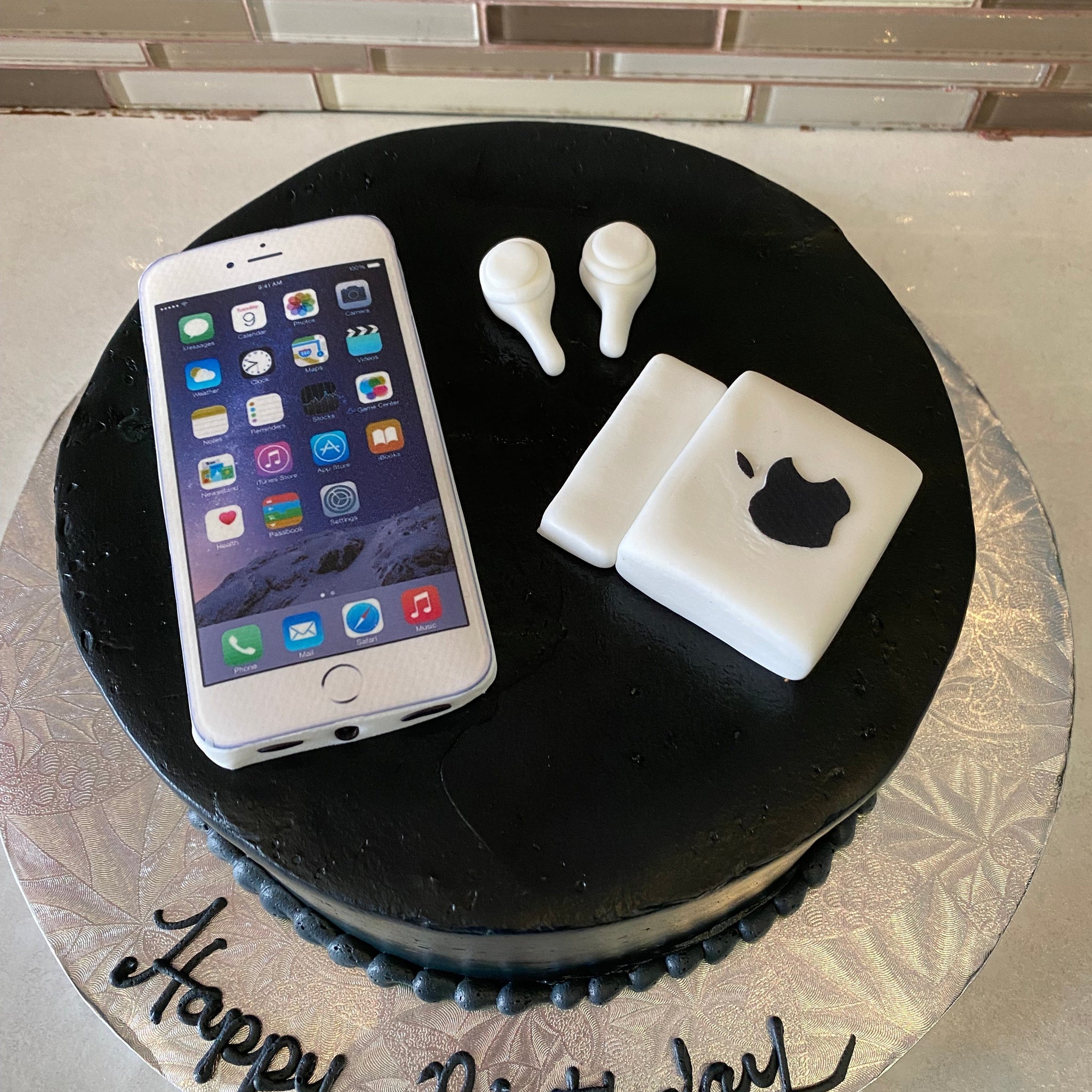 APPLE IPHONE BIRTHDAY CAKE
