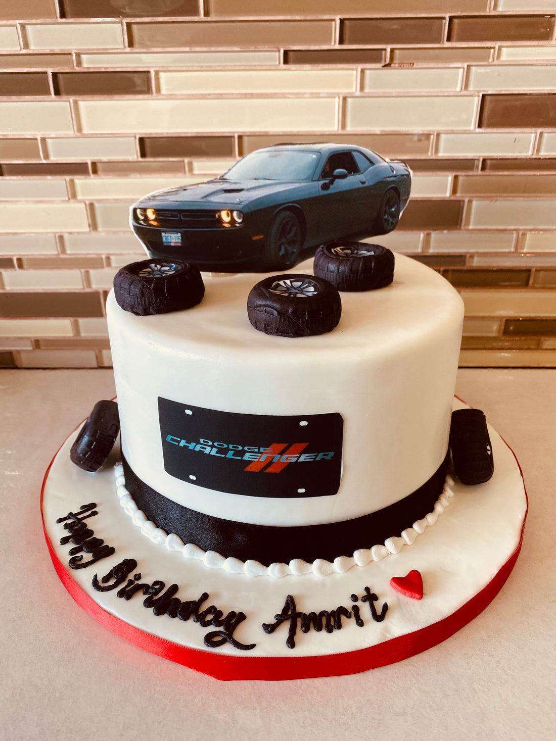 CHALLENGER FONDANT CAKE