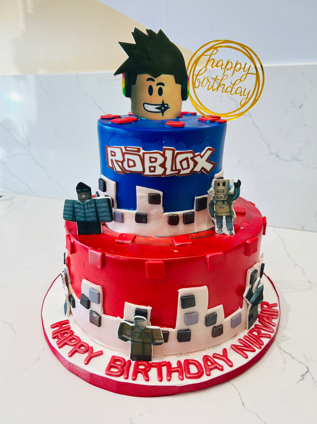 ROBLOX CREAM TIERED CAKE