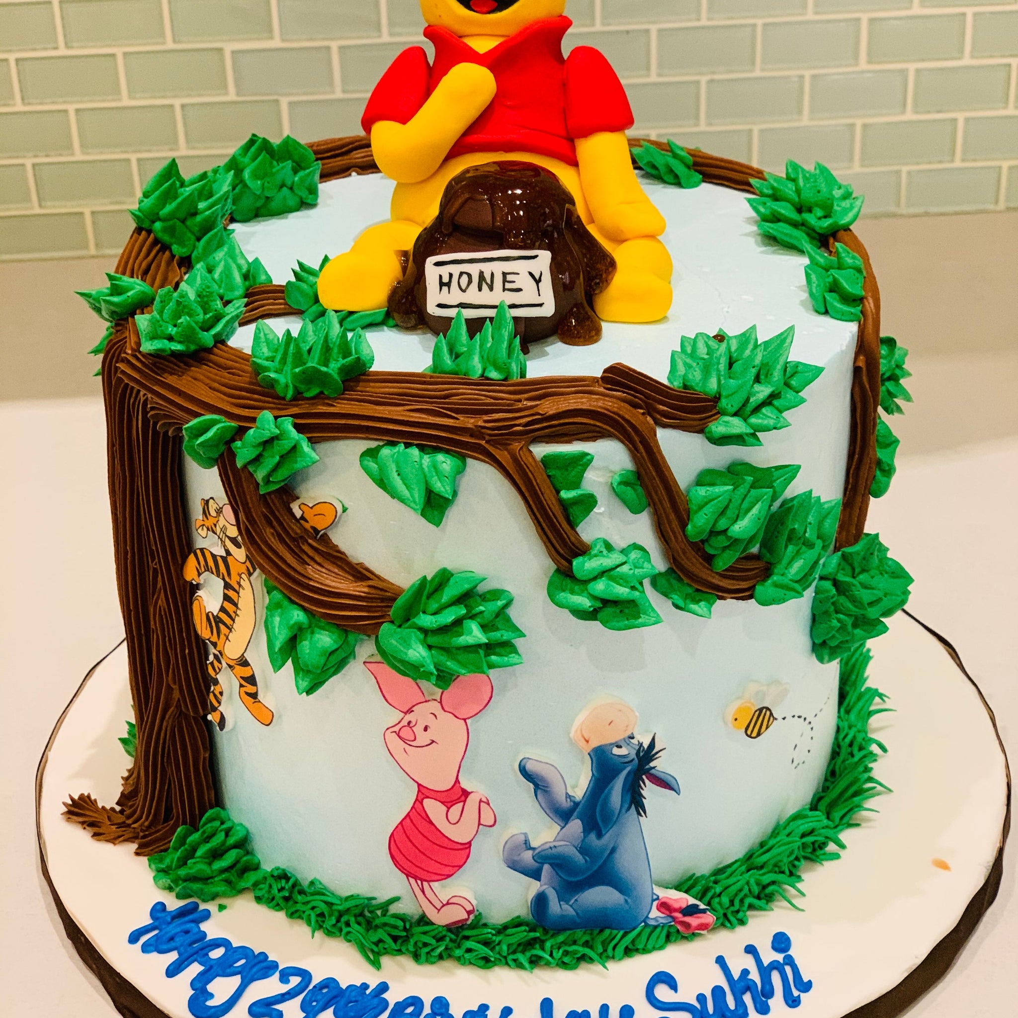 Winnie the Pooh & Friends Birthday Cake