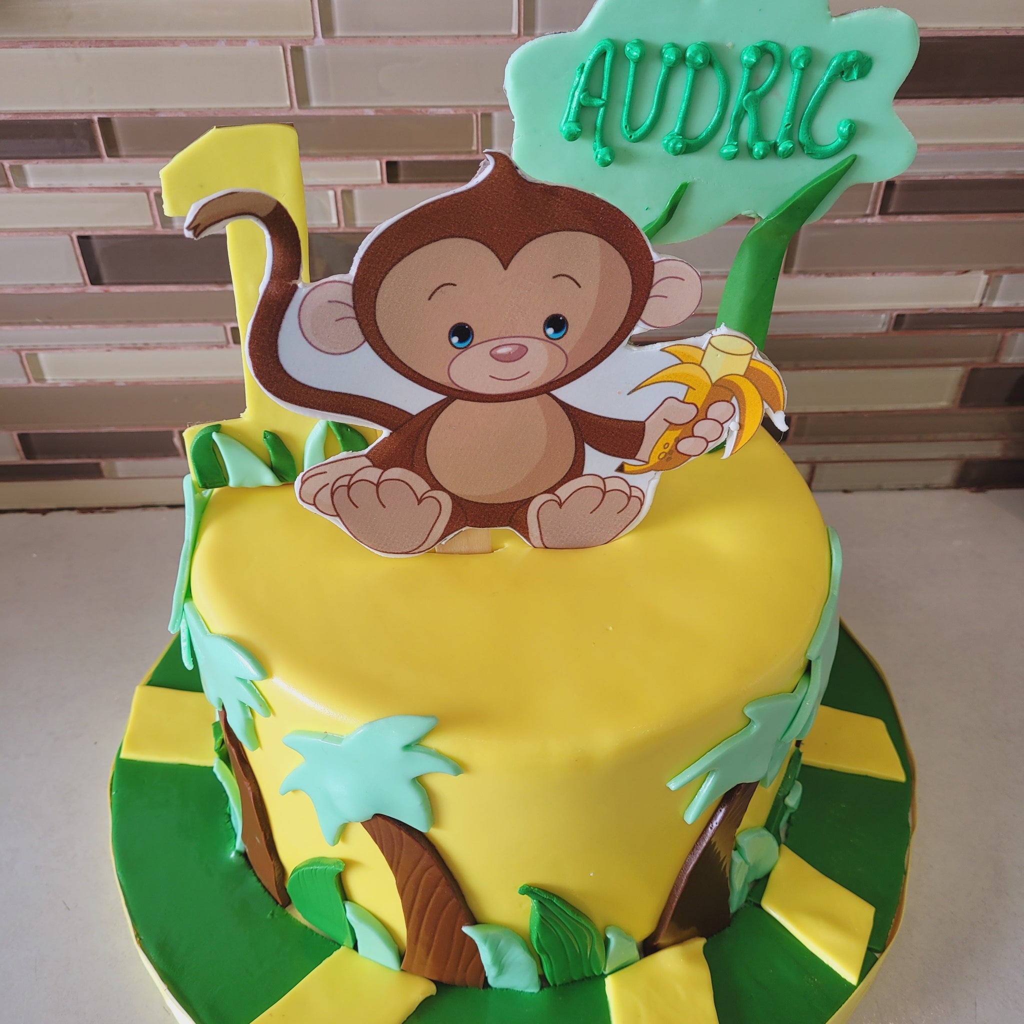 AUDRIC ANIMAL FONDANT CAKE