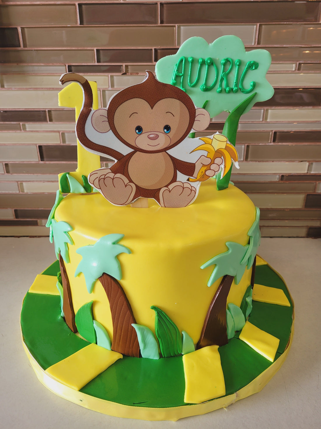 AUDRIC ANIMAL FONDANT CAKE