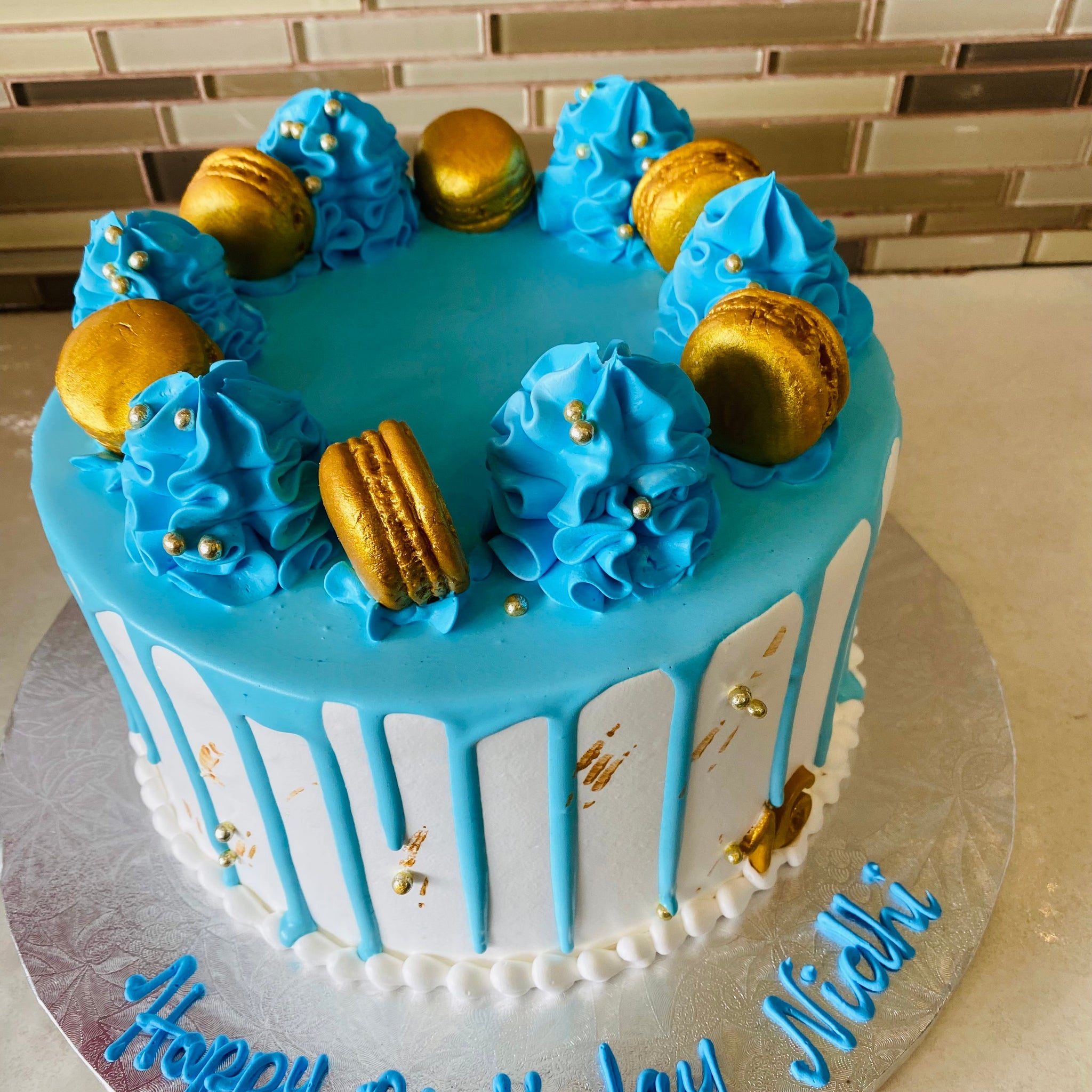 BLUE DRIZZLE CREAM CAKE