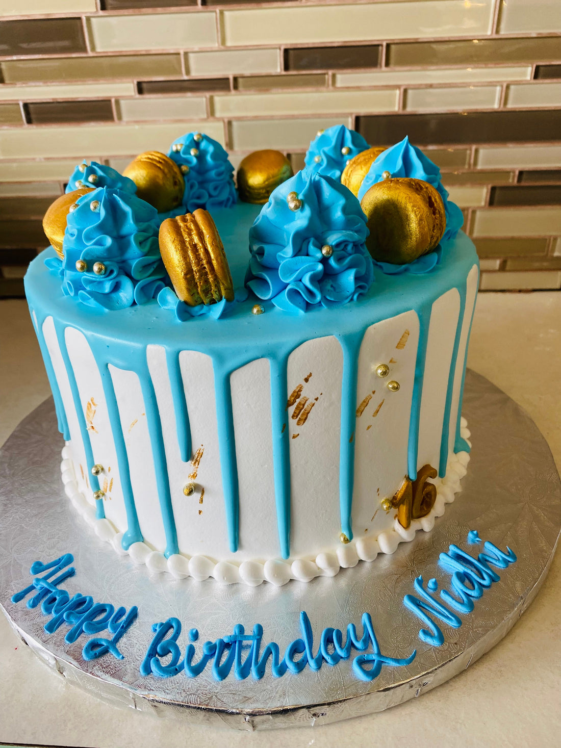 BLUE DRIZZLE CREAM CAKE