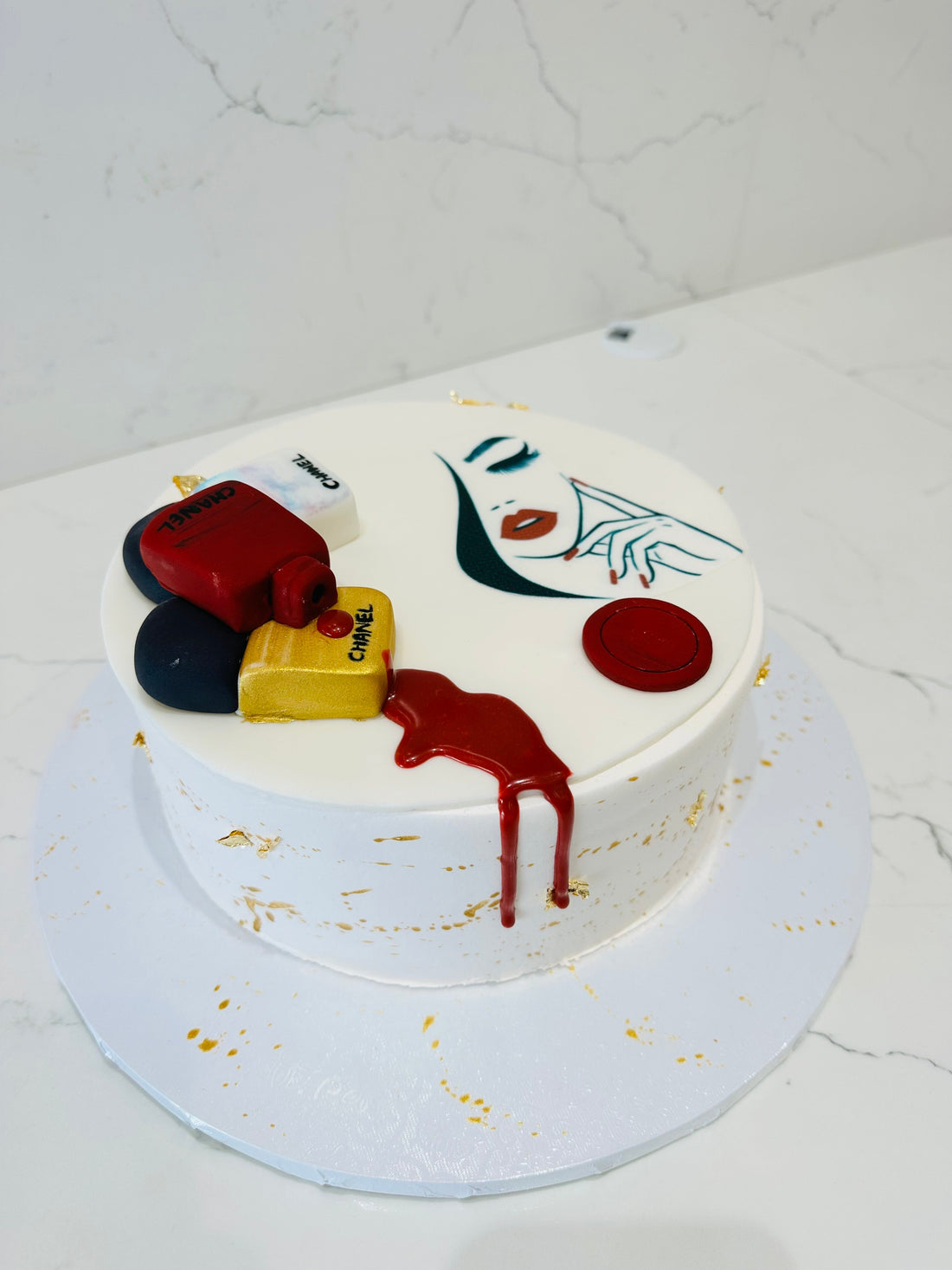 MAKEUP LADY FACE CREAM CAKE