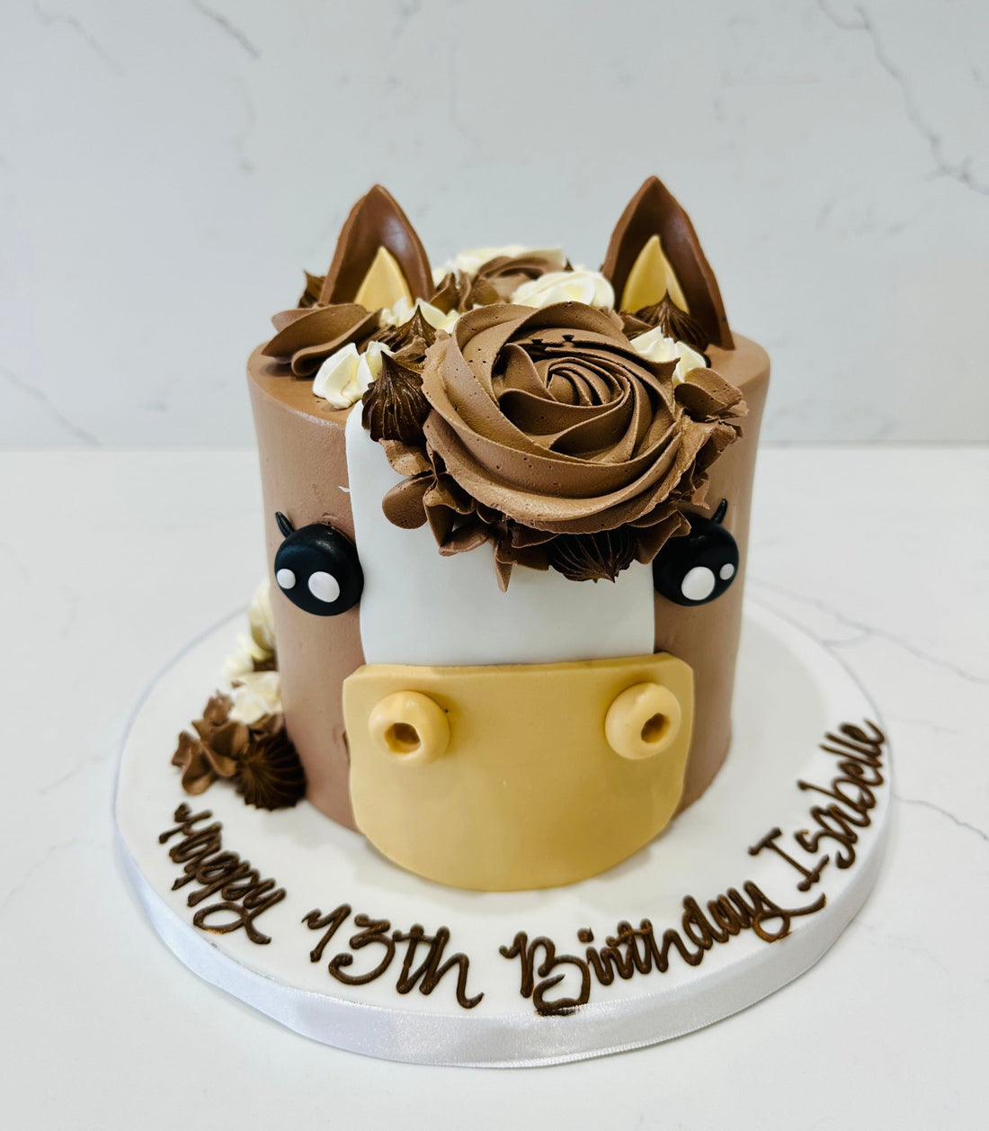 ISABELLE HORSE CREAM CAKE