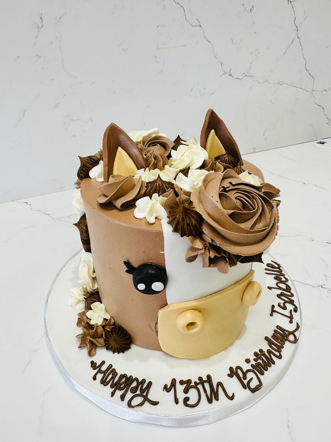 HORSE FACE MOLDED CREAM CAKE