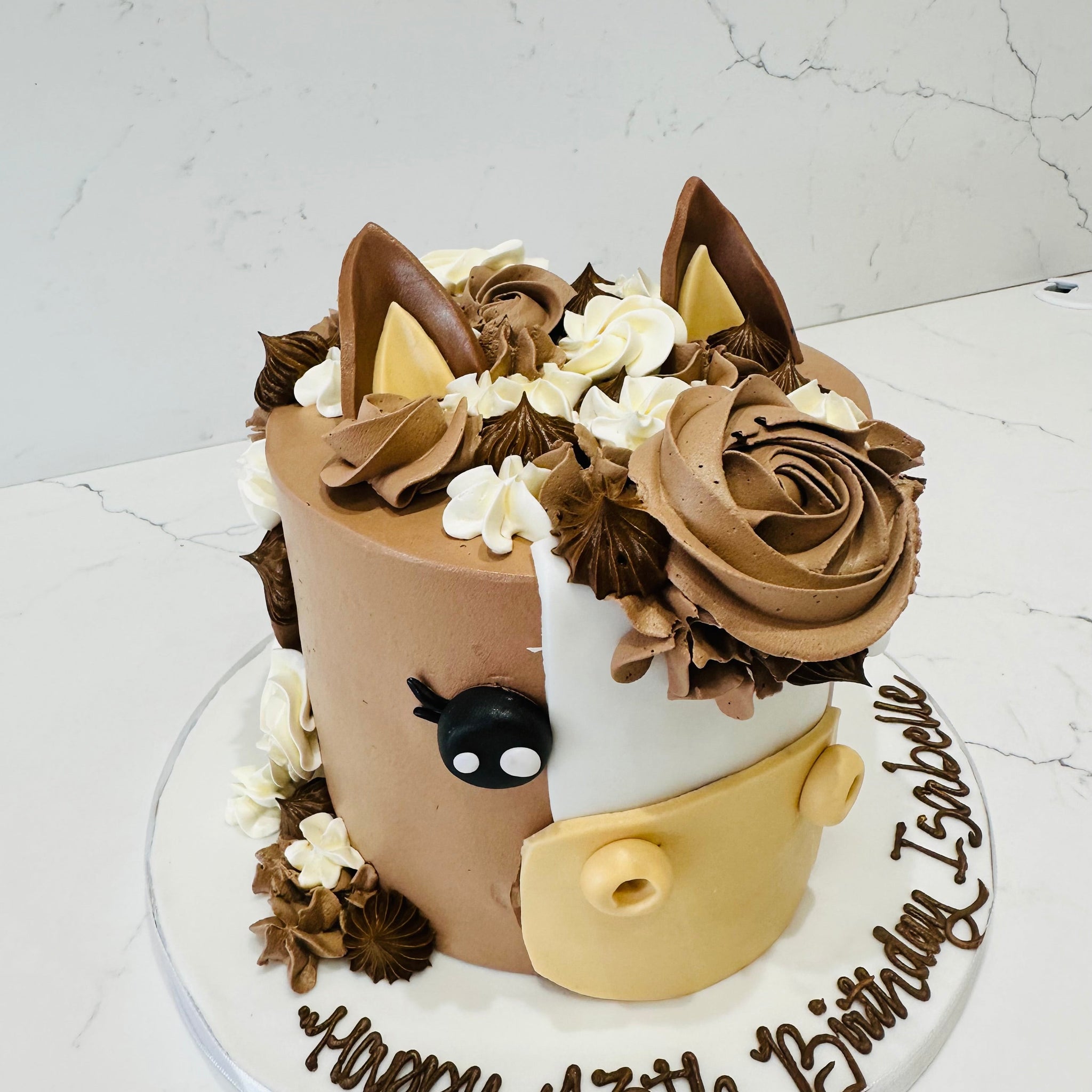 ISABELLE HORSE CREAM CAKE