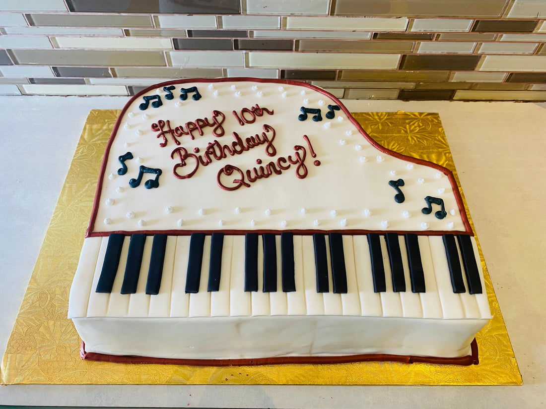 QUINCY PIANO FONDANT CAKE.