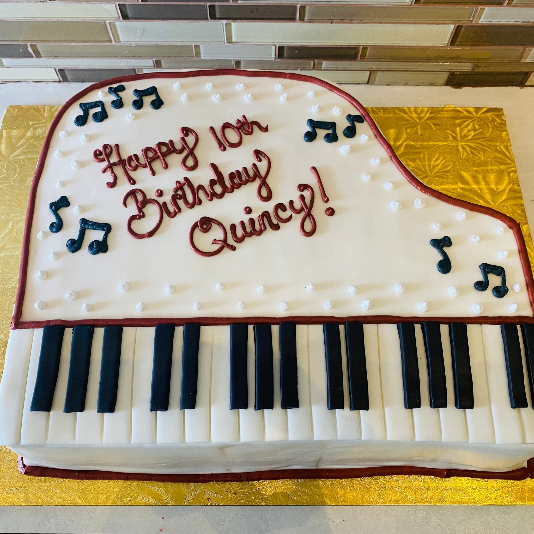 QUINCY PIANO FONDANT CAKE.
