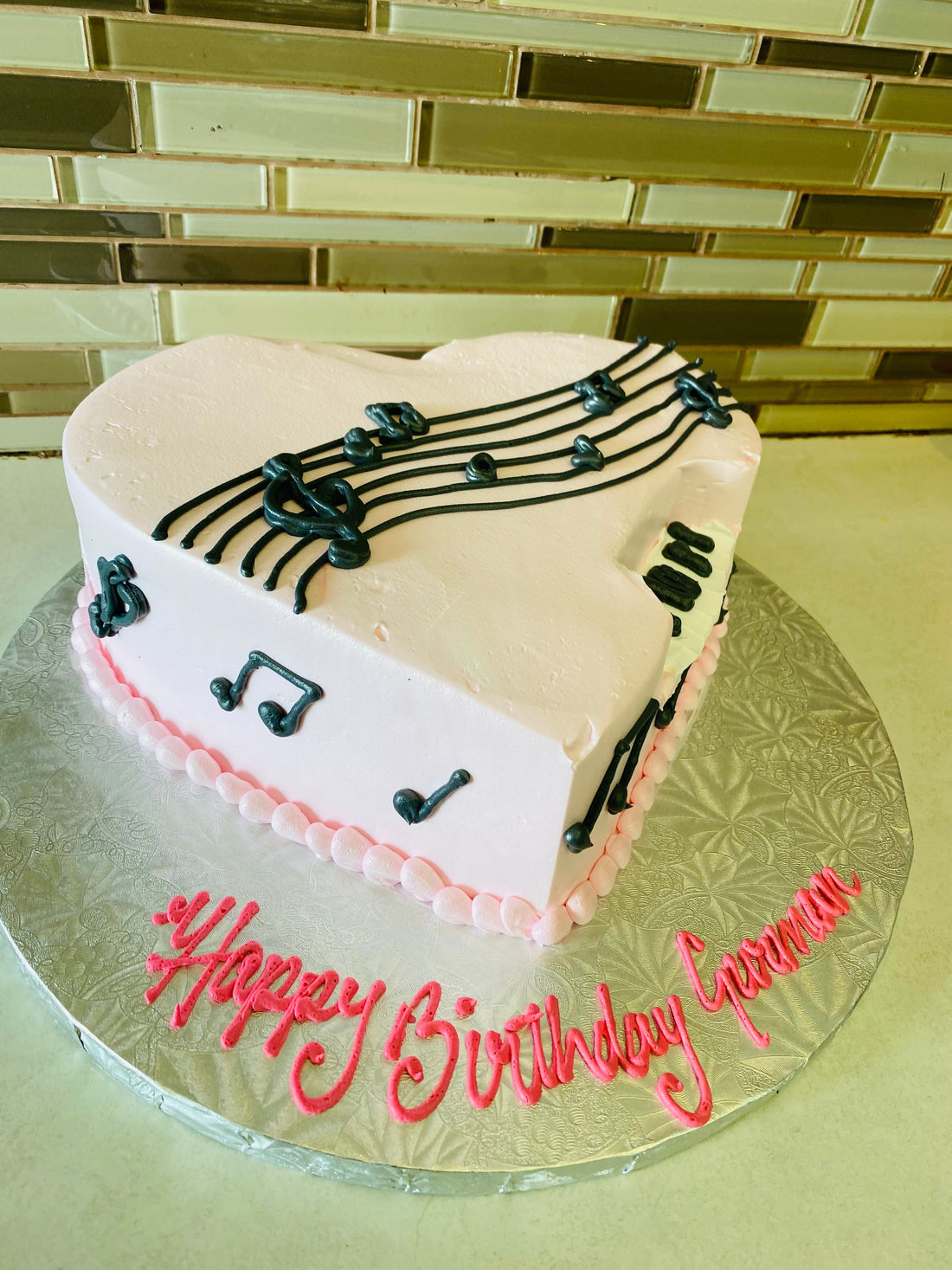 PIANO HEART BIRTHDAY CAKE