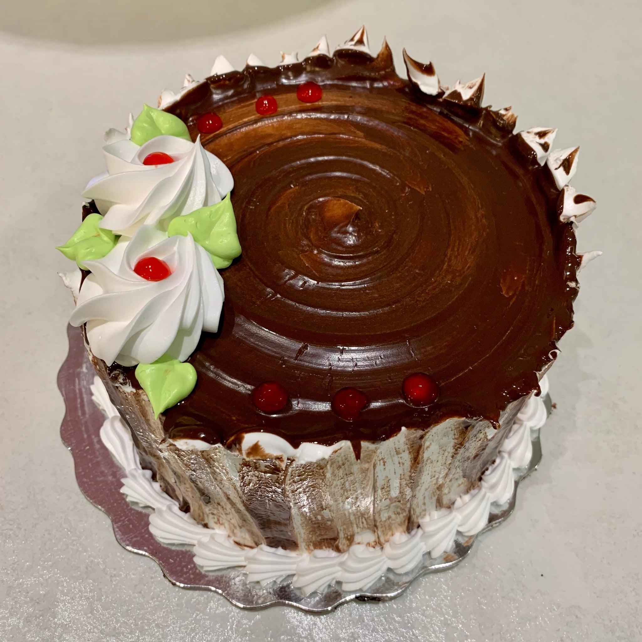 8" Round Cake  Regular - Marble Fudge