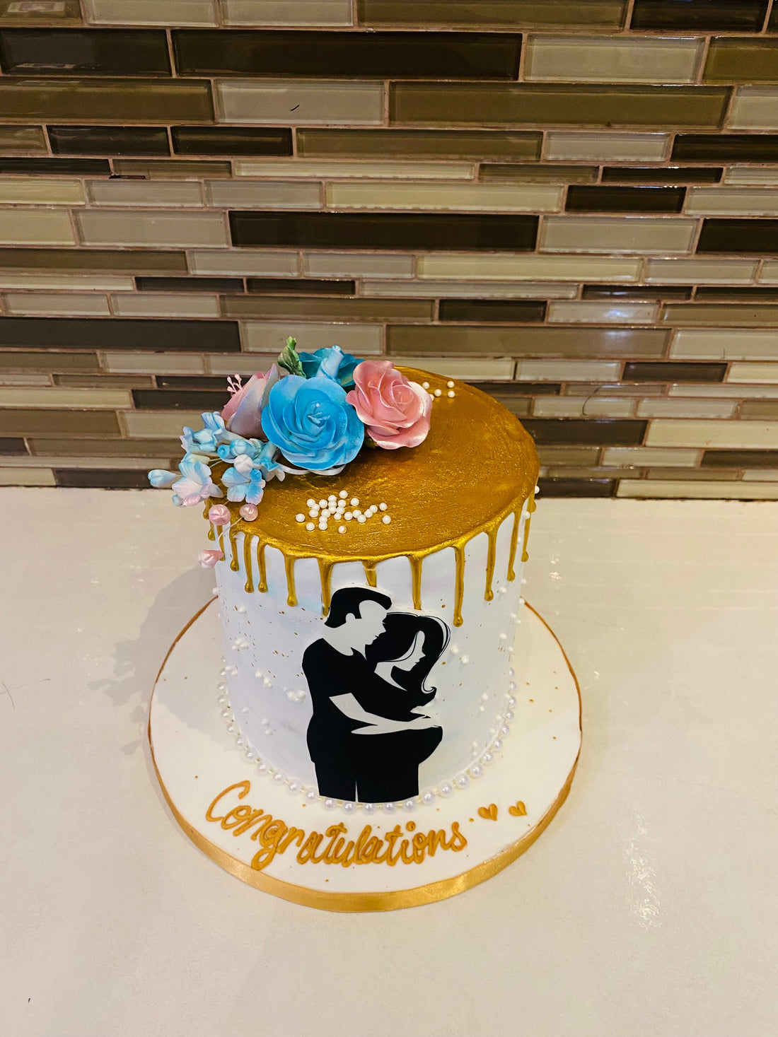 COUPLE BABY SHOWER CAKE