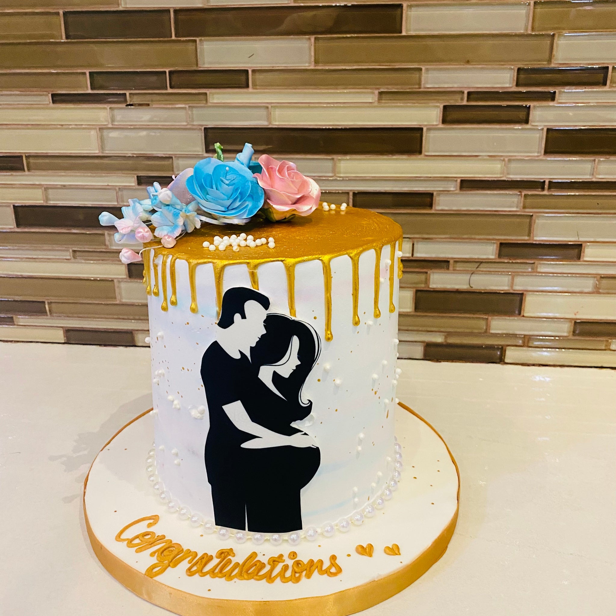 COUPLE BABY SHOWER CAKE