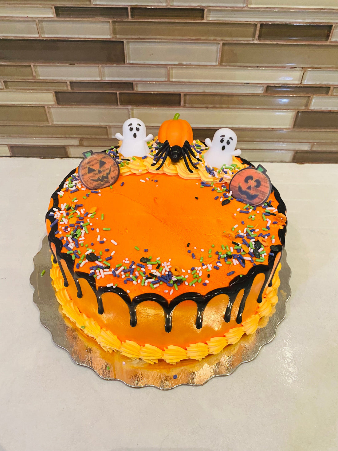 HALLOWEEN GHOST CREAM CAKE