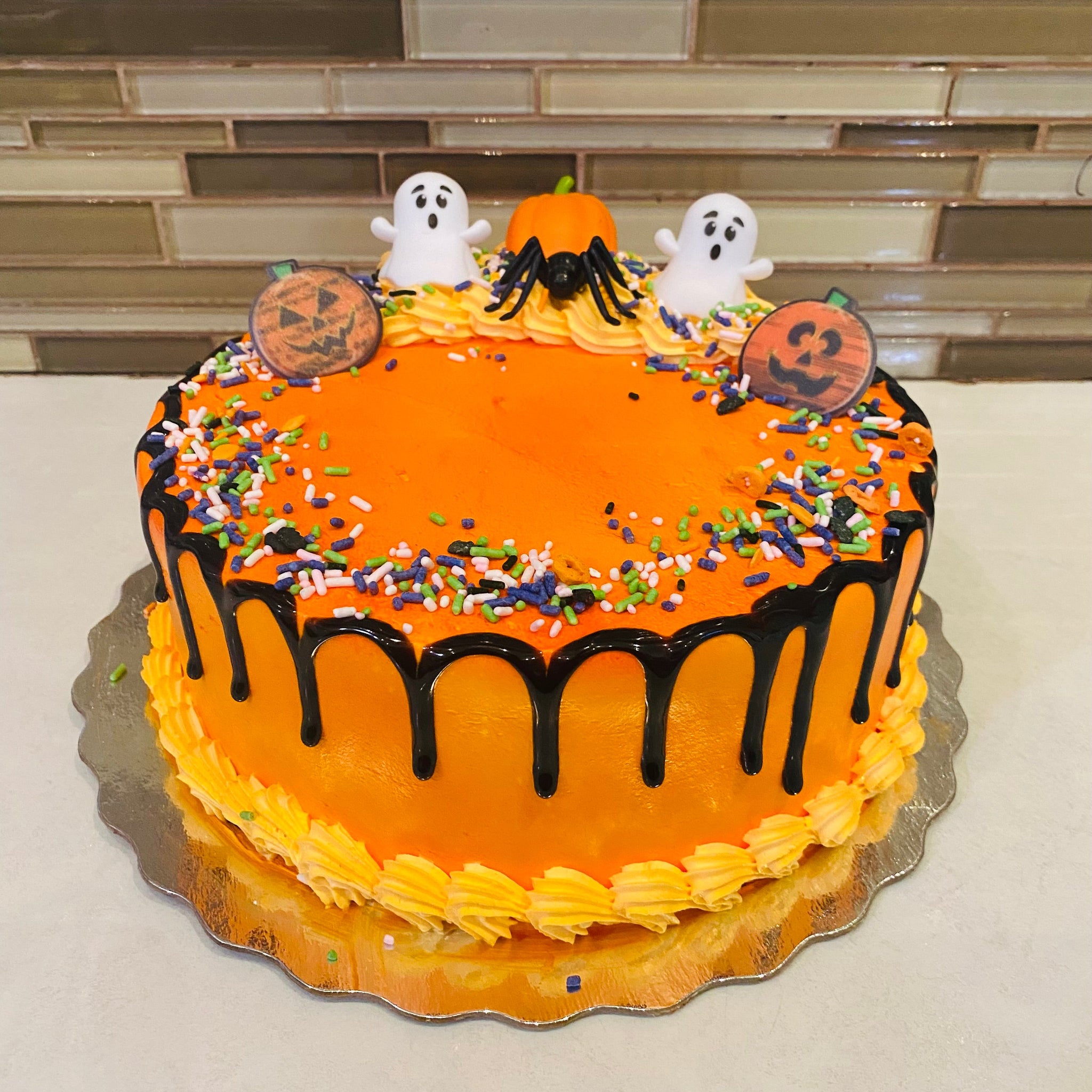 HALLOWEEN GHOST CREAM CAKE