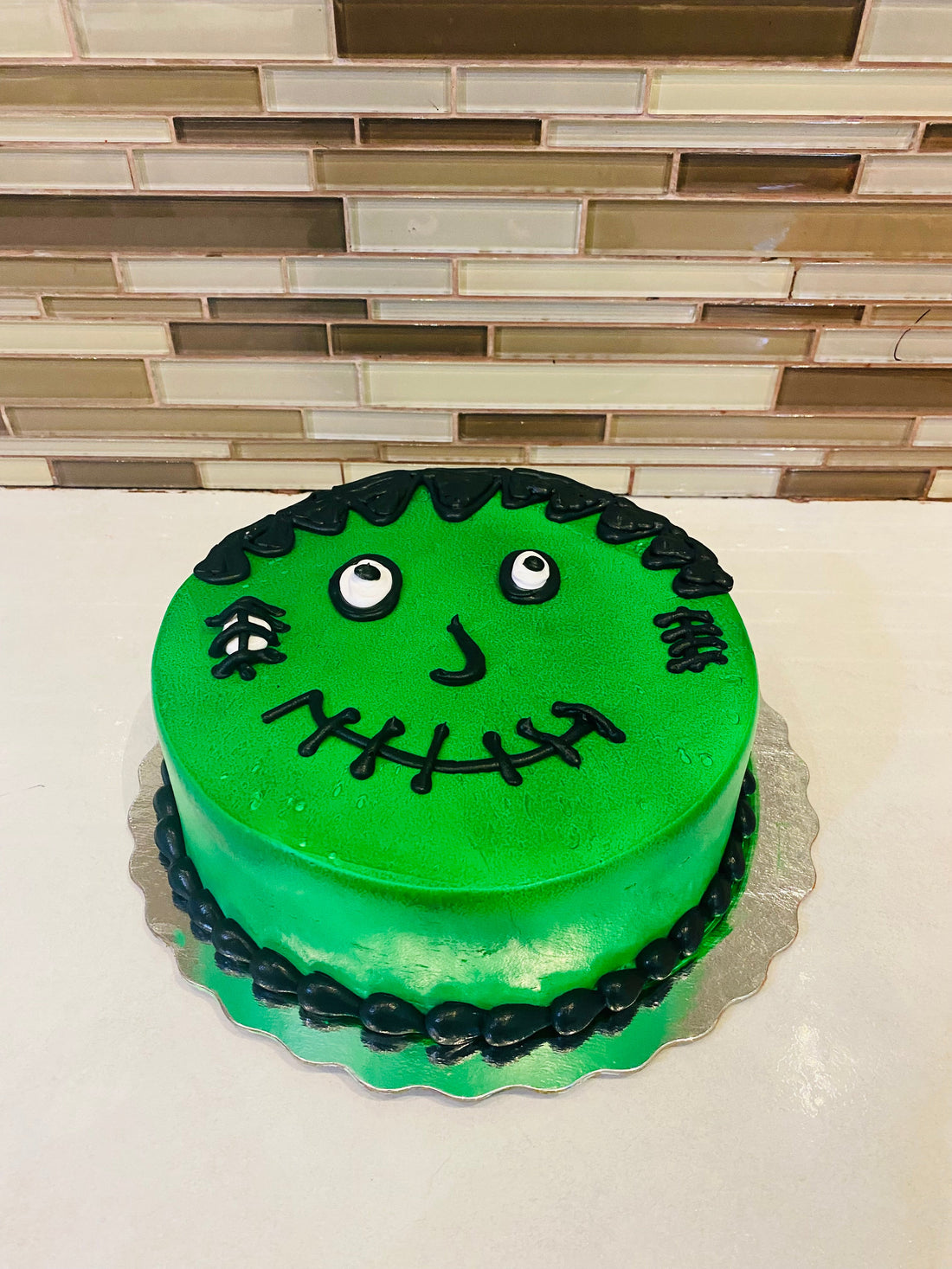 GREEN HALLOWEEN MONSTER CAKE