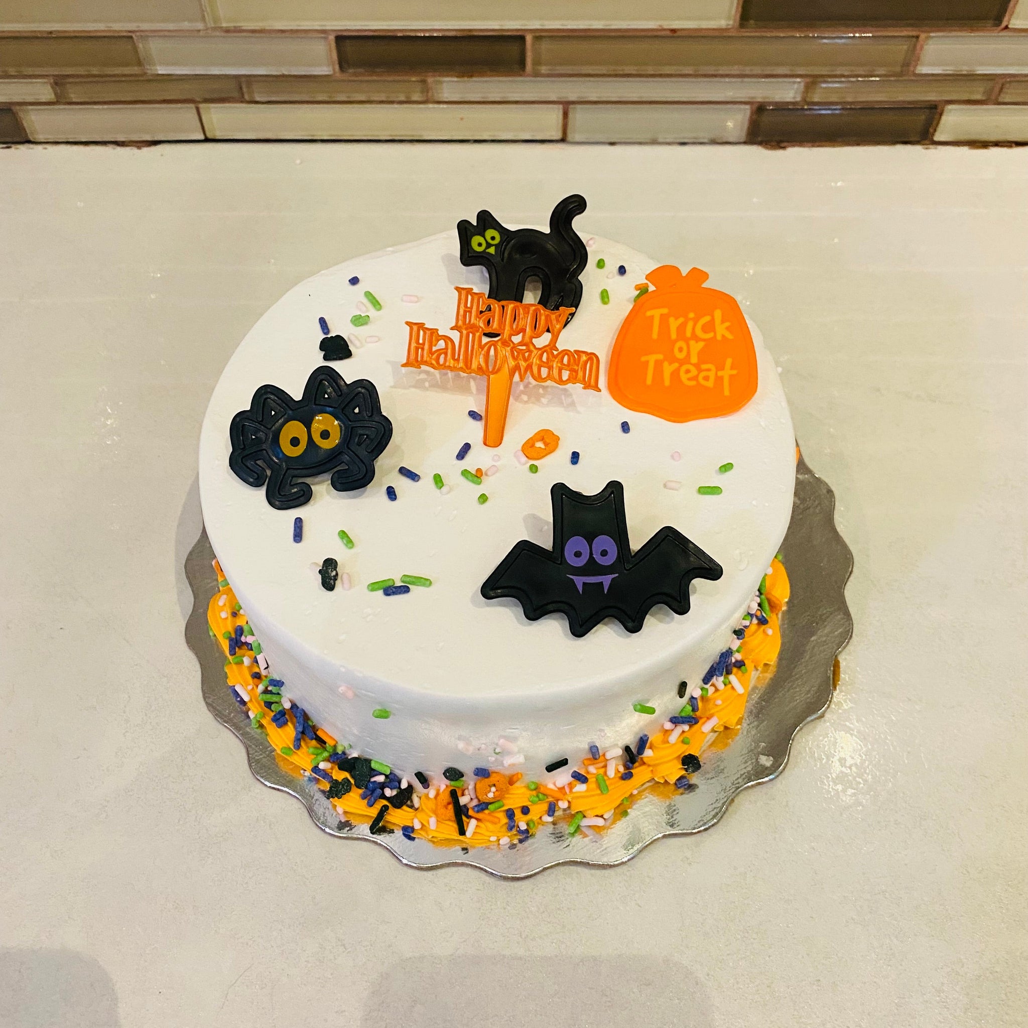 TRICK AND TREAT CREAM CAKE