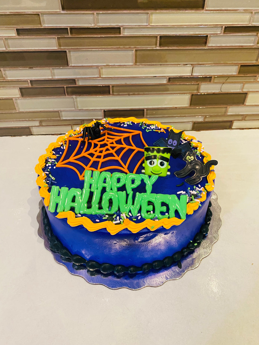 HAUNTED HALLOWEEN CREAM CAKE